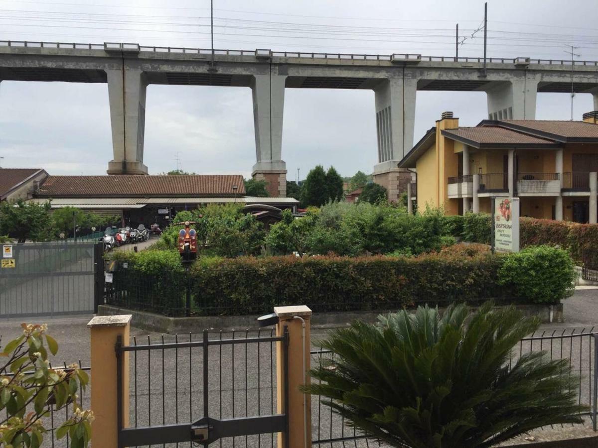 Guest House Persico Desenzano del Garda Buitenkant foto